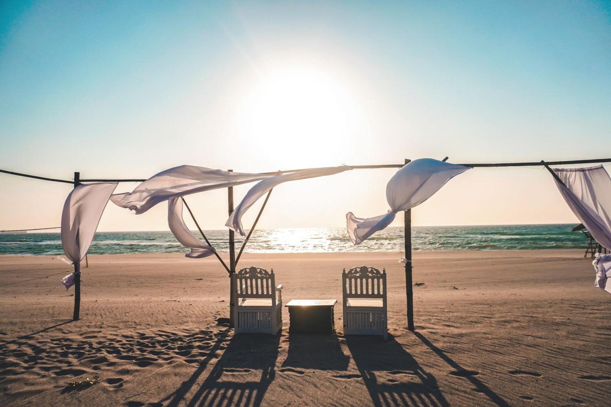 Club Monet Beachfront Resort By Cocotel Cabangan 외부 사진
