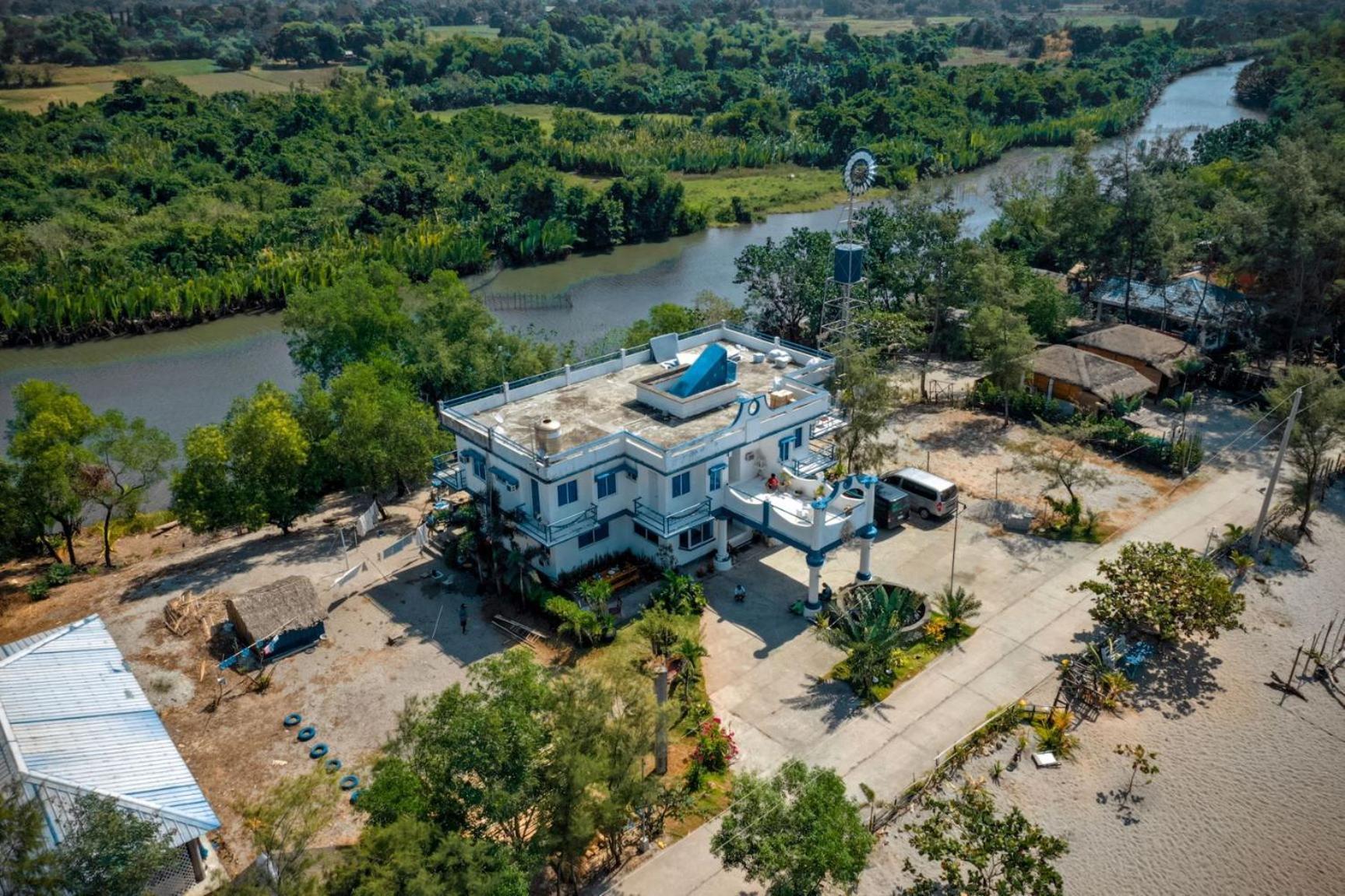 Club Monet Beachfront Resort By Cocotel Cabangan 외부 사진