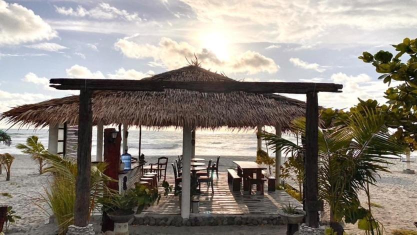 Club Monet Beachfront Resort By Cocotel Cabangan 외부 사진