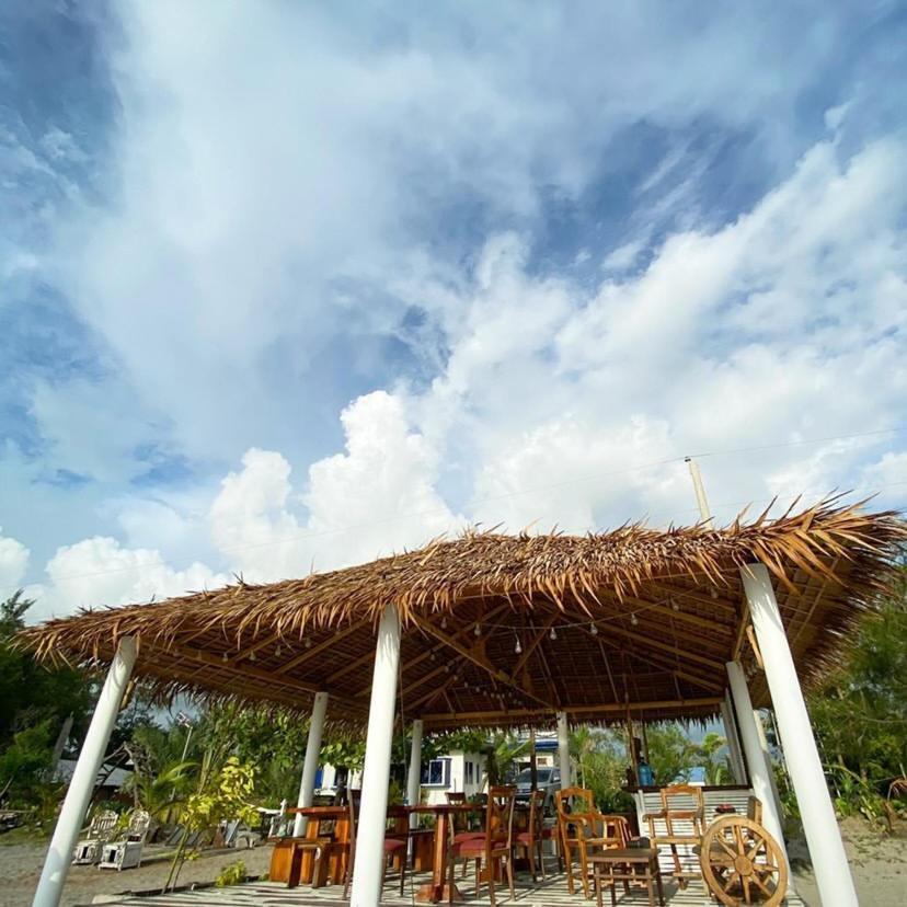 Club Monet Beachfront Resort By Cocotel Cabangan 외부 사진