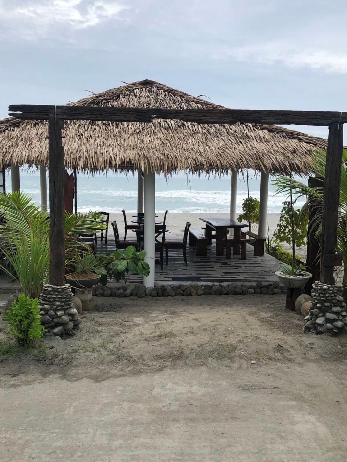 Club Monet Beachfront Resort By Cocotel Cabangan 외부 사진