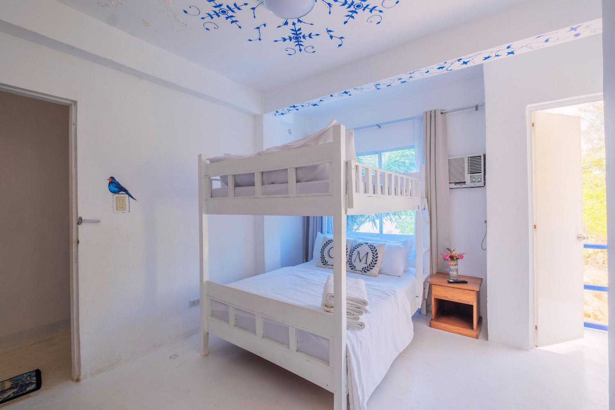 Club Monet Beachfront Resort By Cocotel Cabangan 객실 사진