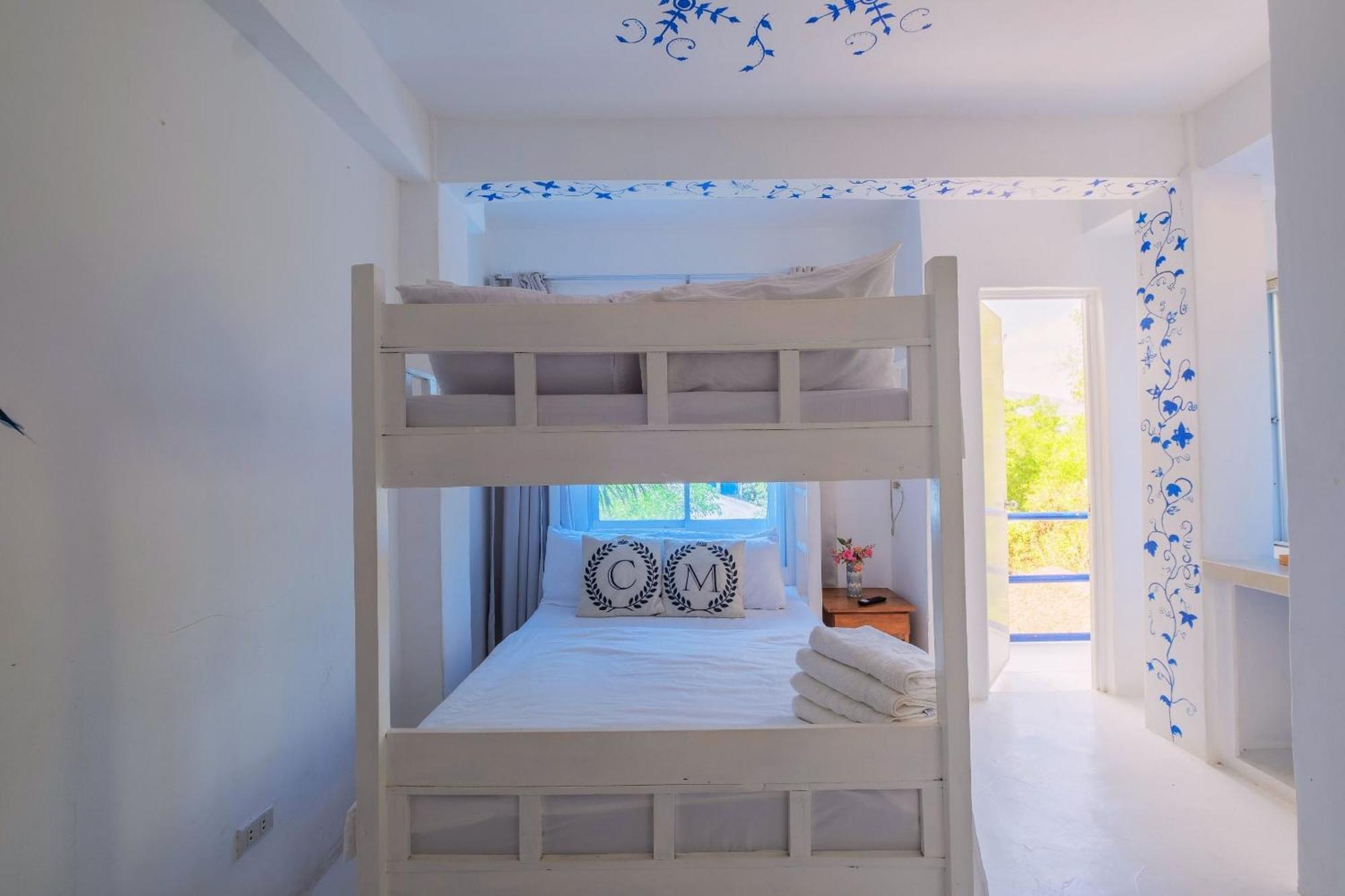 Club Monet Beachfront Resort By Cocotel Cabangan 객실 사진